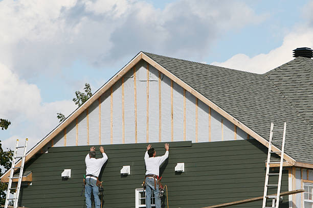 Professional Siding technician working in Saluda, SC